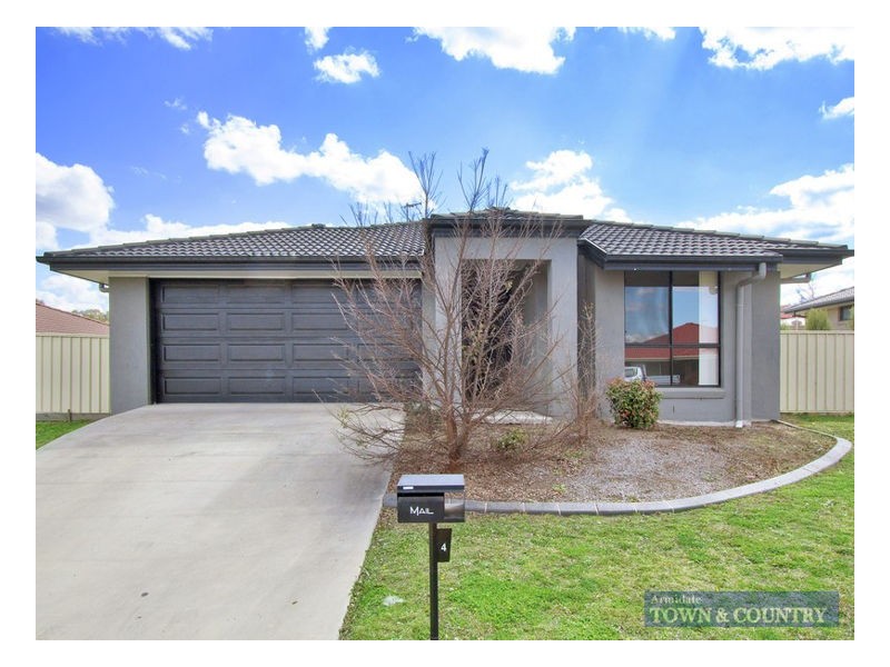 4 Earle Page Drive, Armidale NSW 2350