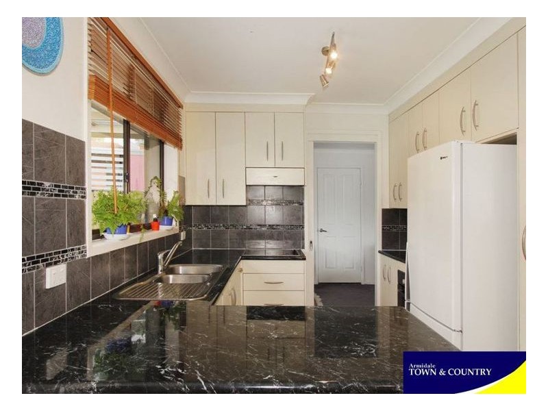 6 Moyes Street, Armidale NSW 2350