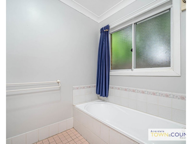 2/22 Butler Lane, Armidale NSW 2350