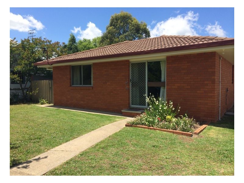 8/20 Queen Street, Uralla NSW 2358