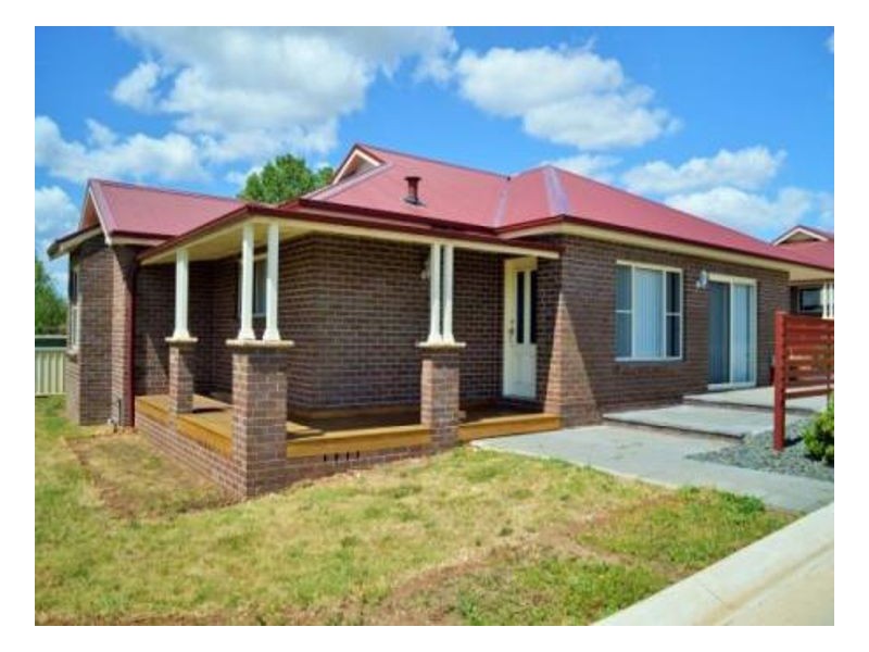 2/12 Hardinge Street, Guyra NSW 2365