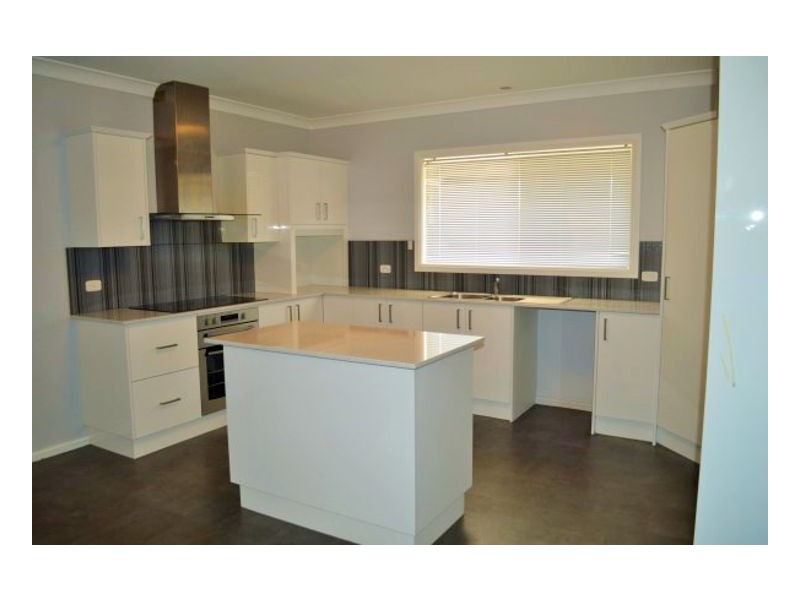 2/12 Hardinge Street, Guyra NSW 2365