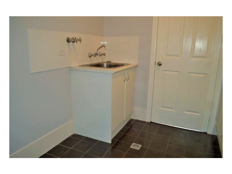 2/12 Hardinge Street, Guyra NSW 2365