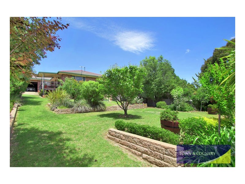 13 Rosecommon Avenue, Armidale NSW 2350