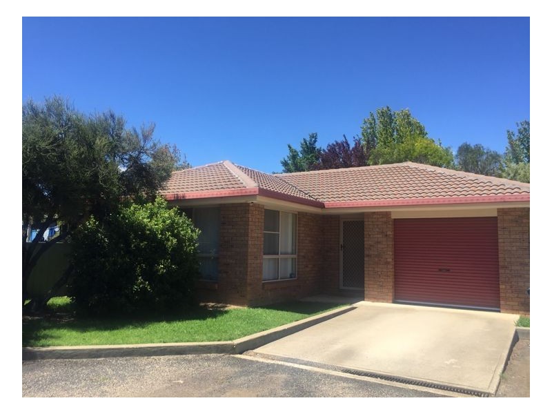 2D Fiona Place, Armidale NSW 2350