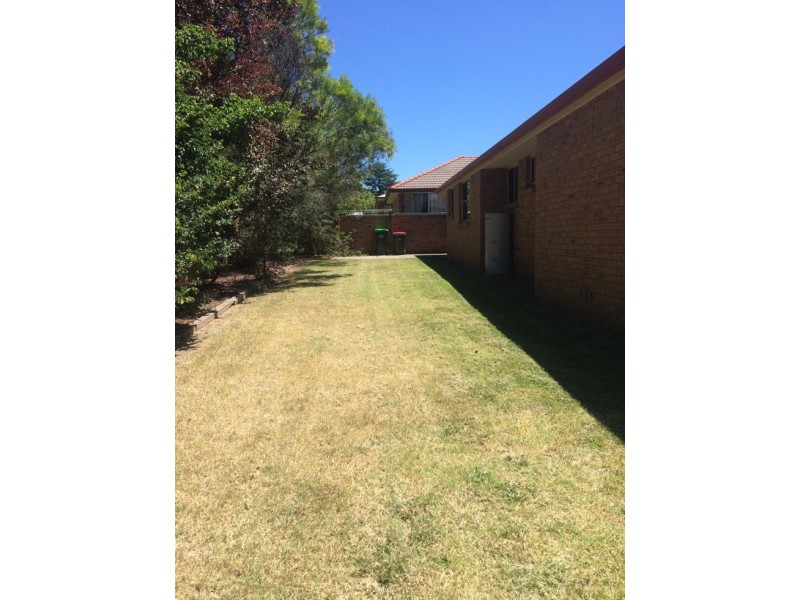 2D Fiona Place, Armidale NSW 2350