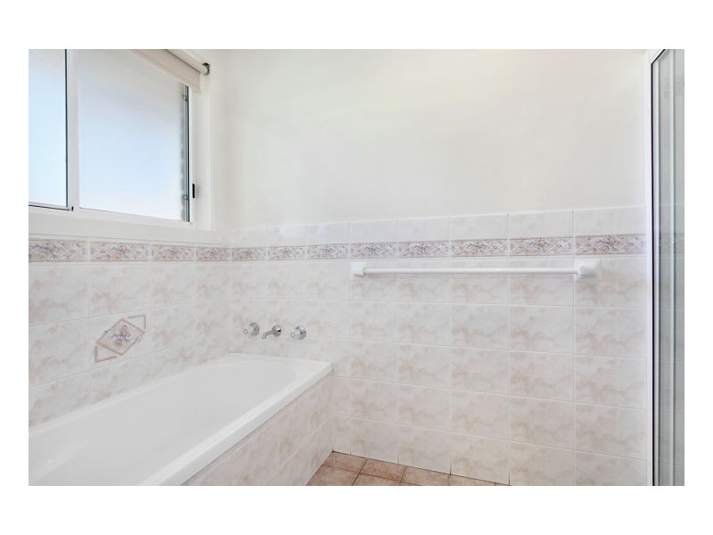 42 Norris Drive, Armidale NSW 2350