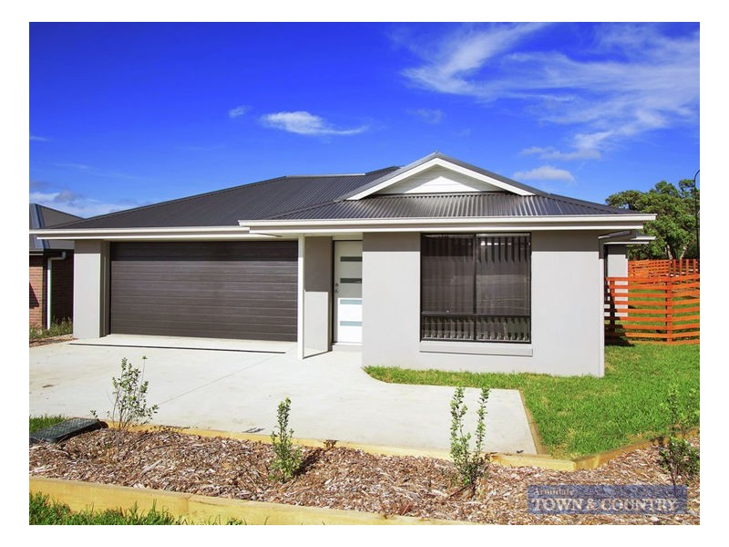 16 Holmfield Drive, Armidale NSW 2350