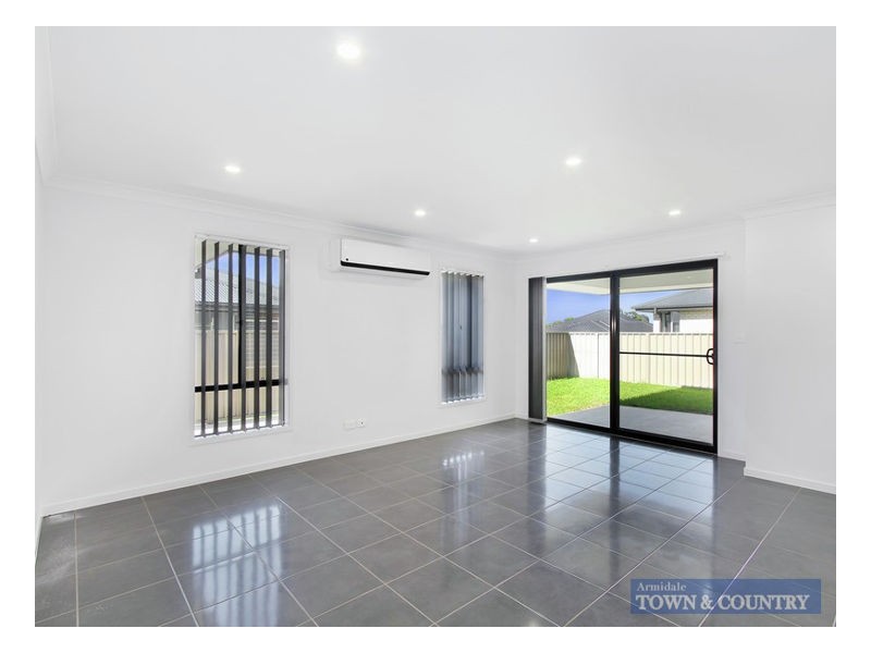 16 Holmfield Drive, Armidale NSW 2350