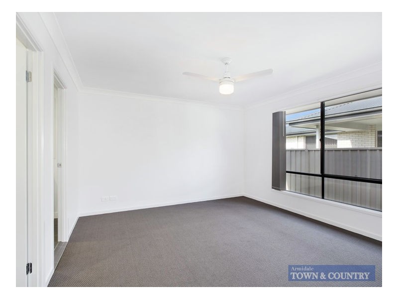 16 Holmfield Drive, Armidale NSW 2350