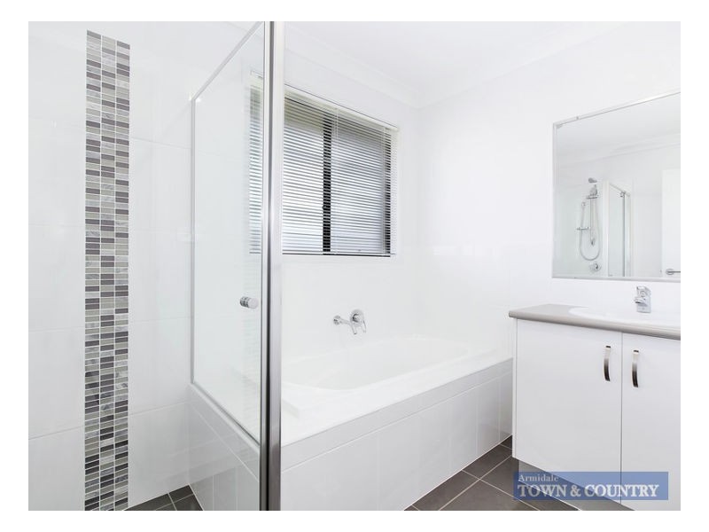 16 Holmfield Drive, Armidale NSW 2350