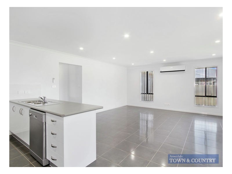 16 Holmfield Drive, Armidale NSW 2350