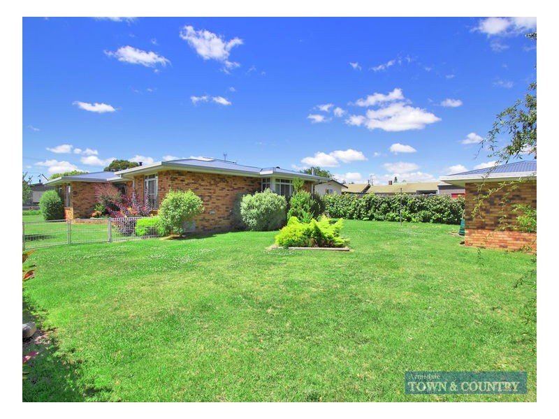 16 Nincoola Street, Guyra NSW 2365