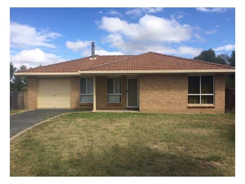 18 Sarah Place, Armidale NSW 2350