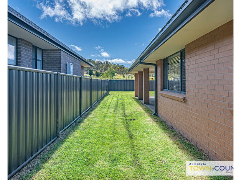 32 Albion Close, Armidale NSW 2350