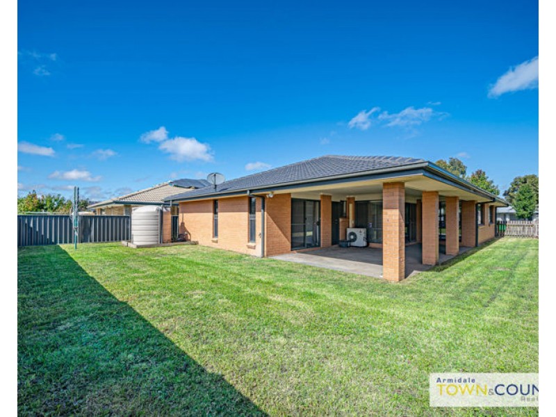 32 Albion Close, Armidale NSW 2350