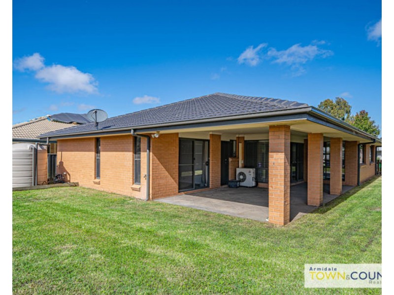 32 Albion Close, Armidale NSW 2350