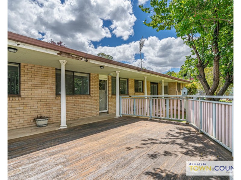 25 Chestnut Avenue, Armidale NSW 2350