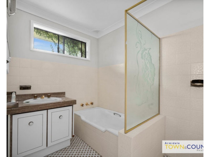 25 Chestnut Avenue, Armidale NSW 2350