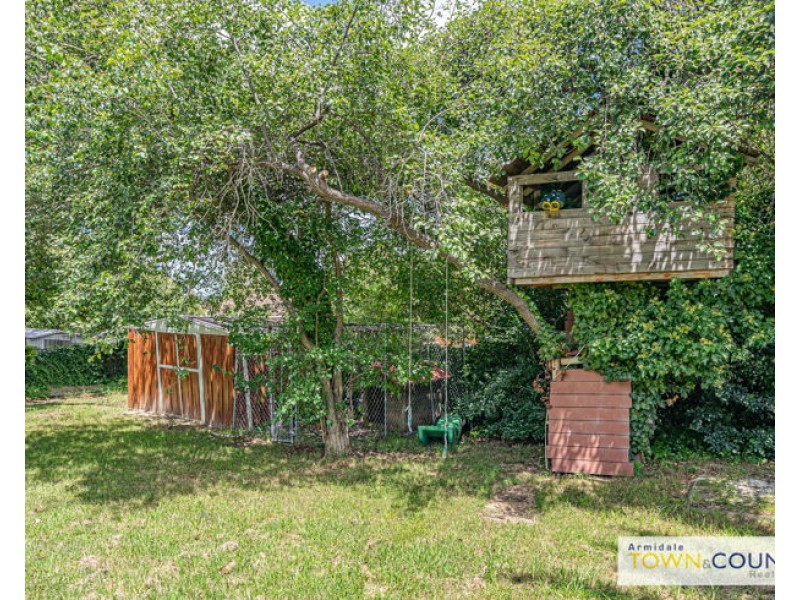 25 Chestnut Avenue, Armidale NSW 2350