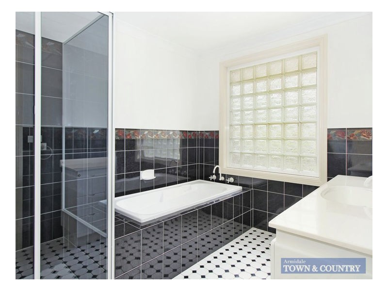 28 McCarthy Crescent, Armidale NSW 2350