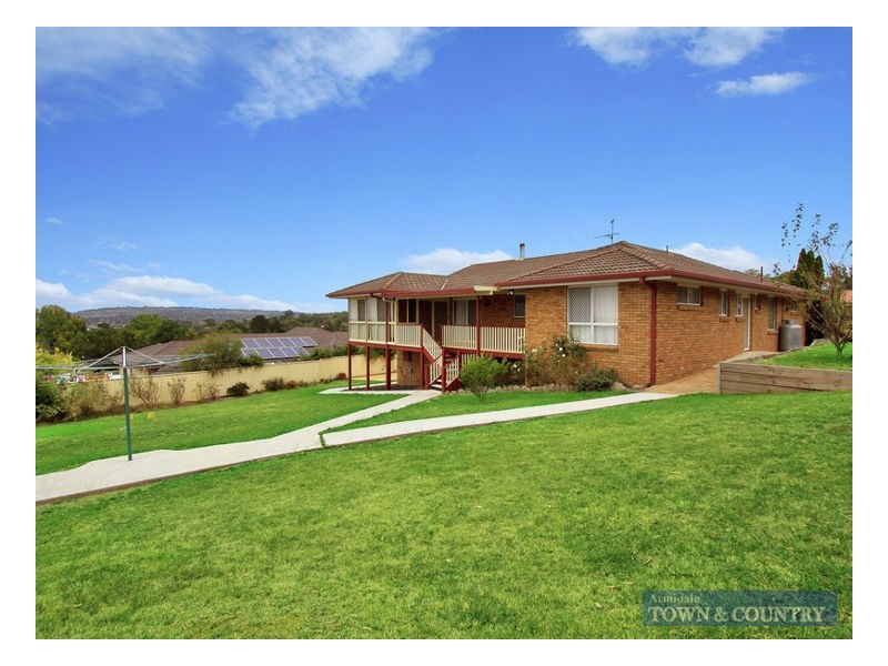 28 McCarthy Crescent, Armidale NSW 2350
