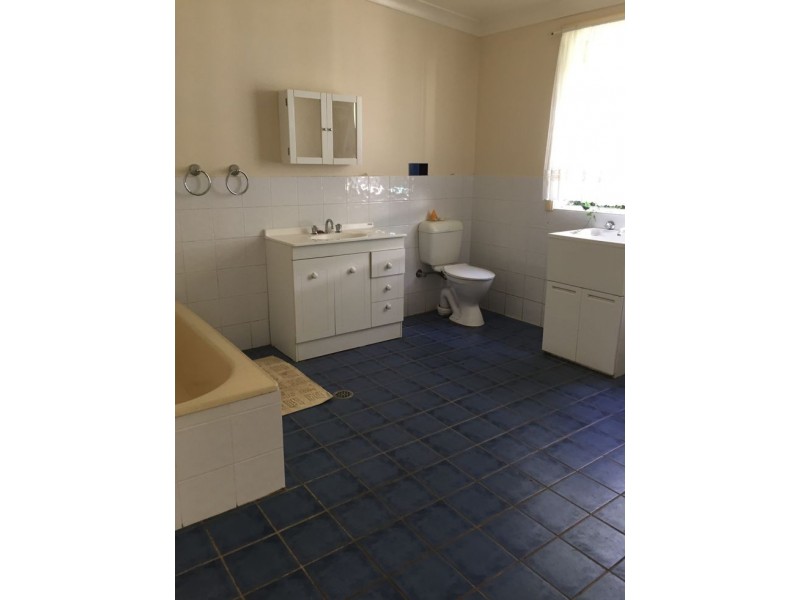 14 Tenterden Street, Guyra NSW 2365