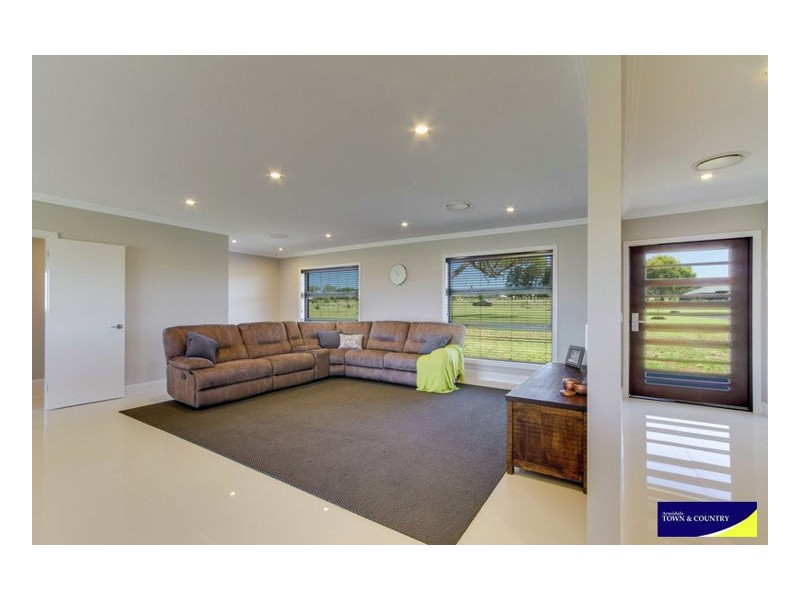 9 Post Way Kellys Plains, Armidale NSW 2350
