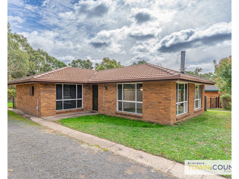 8 Centura Crescent, Armidale NSW 2350