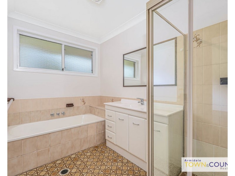 8 Centura Crescent, Armidale NSW 2350