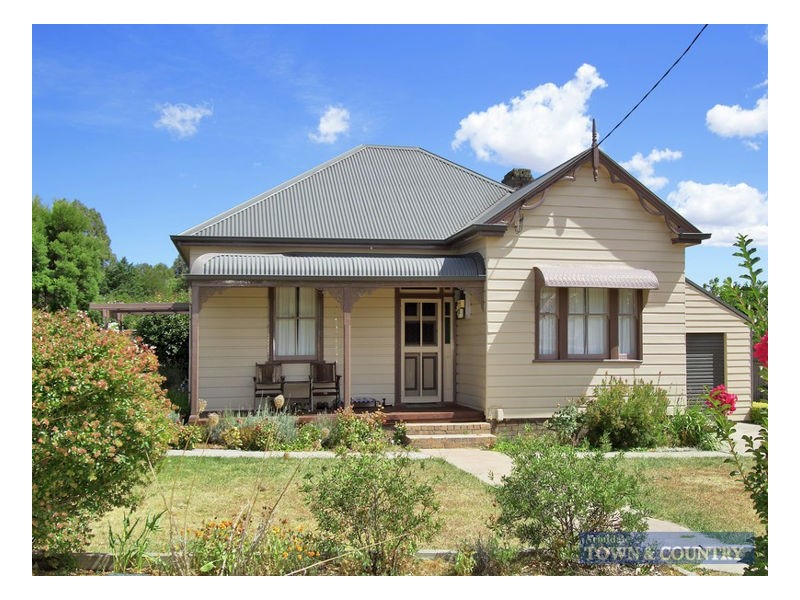 48 Kirkwood Street, Armidale NSW 2350