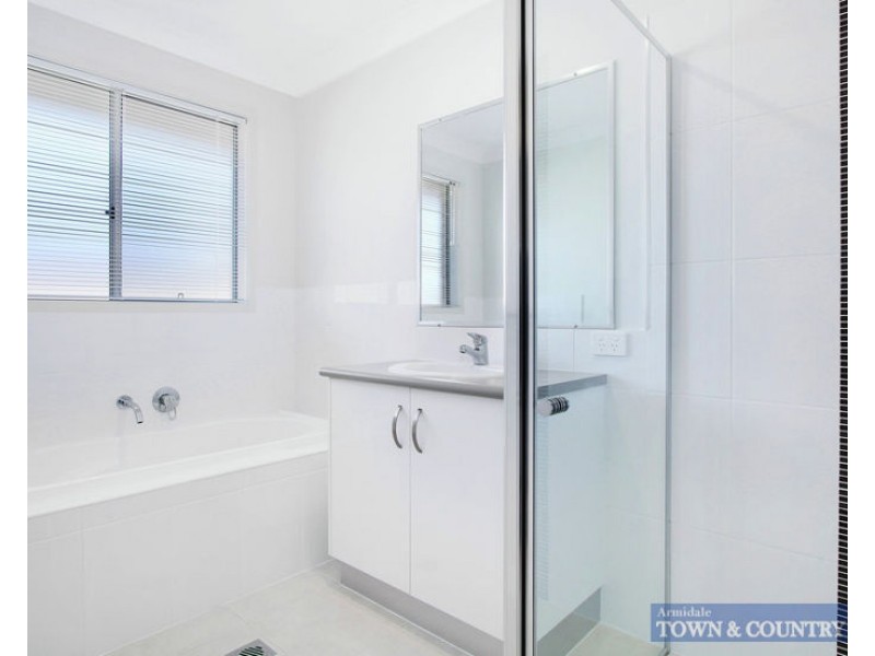 1 Campbell Parade, Armidale NSW 2350