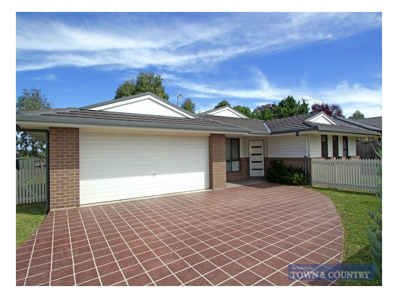 7 Albion Close, Armidale NSW 2350