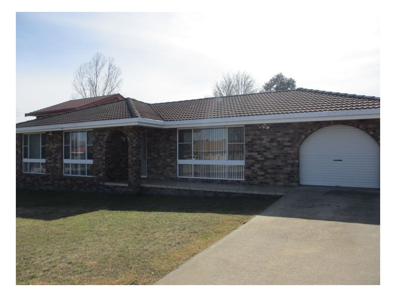 9 Hunt Avenue, Armidale NSW 2350
