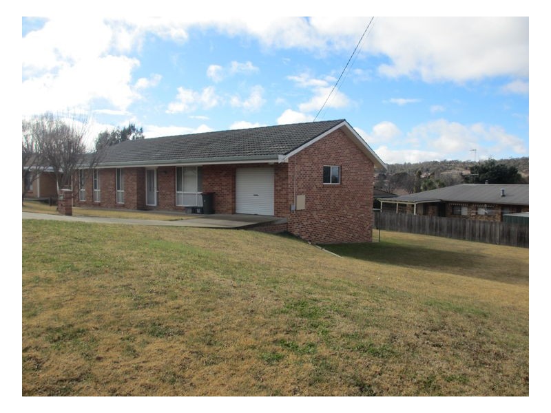 9 Douglas Street, Armidale NSW 2350