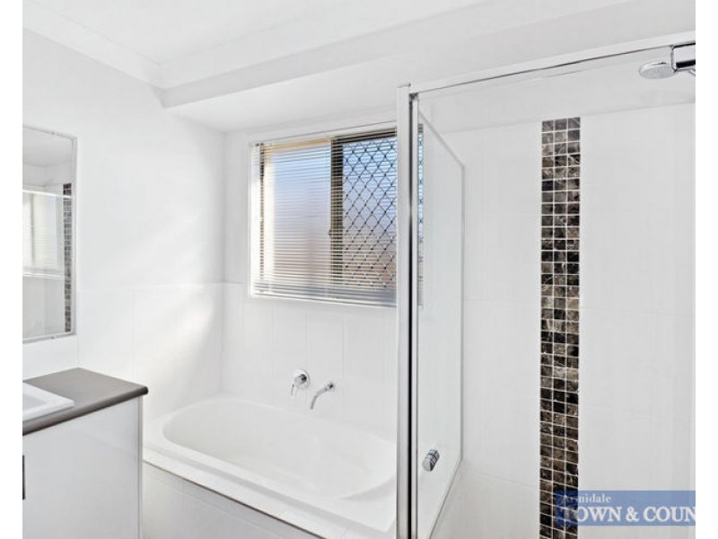 8 White Gum Place, Guyra NSW 2365