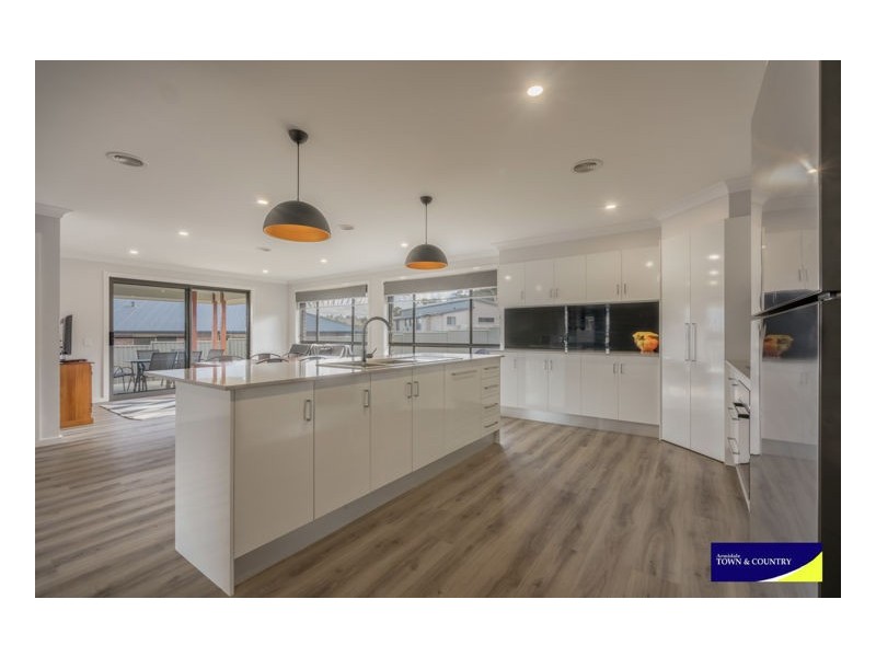 6 Peterson Drive, Armidale NSW 2350