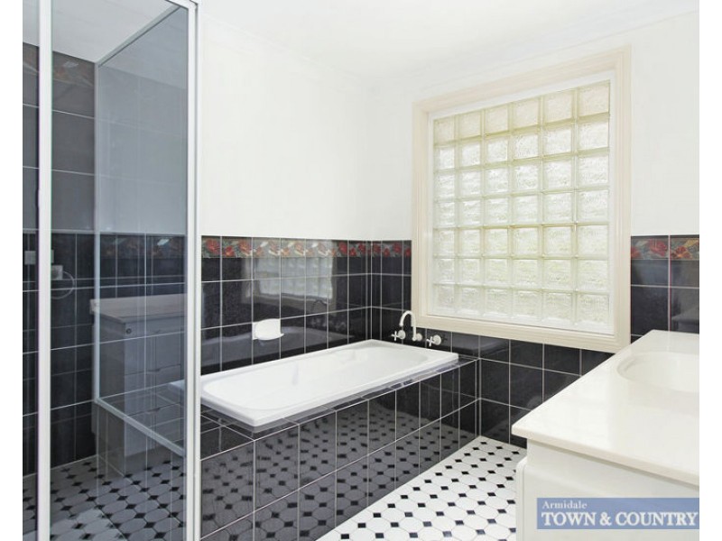 28 McCarthy Crescent, Armidale NSW 2350