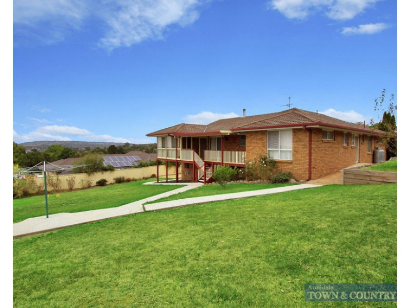 28 McCarthy Crescent, Armidale NSW 2350