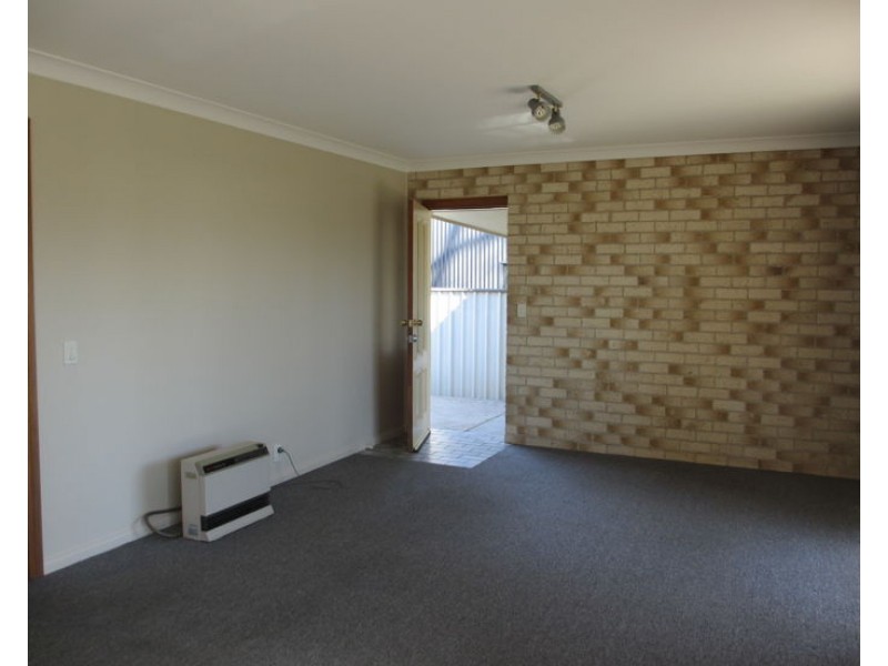 2/3 Oliver Avenue, Armidale NSW 2350