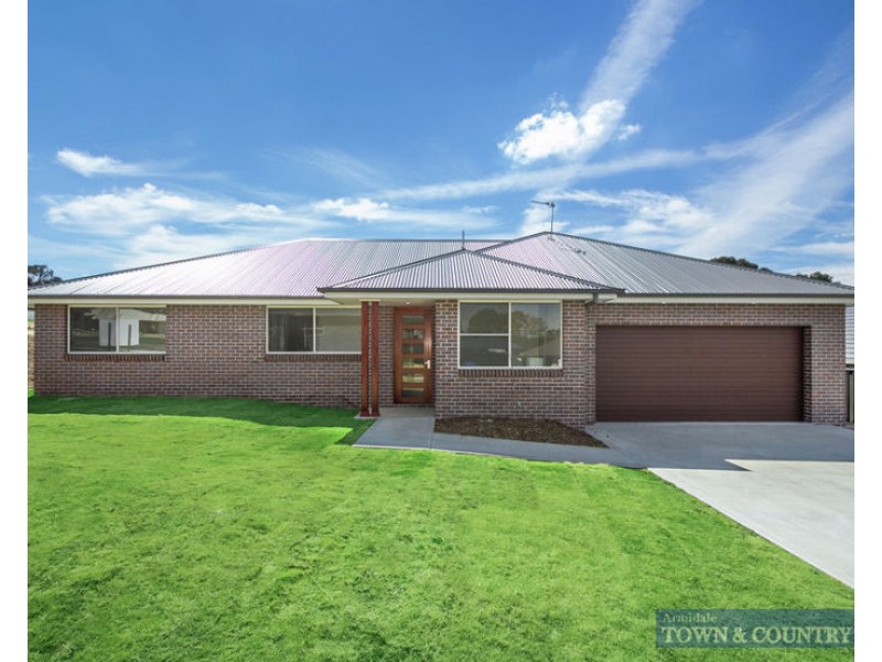 2 McGrath Place, Armidale NSW 2350