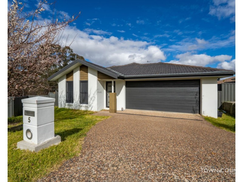 5 McGrath Place, Armidale NSW 2350