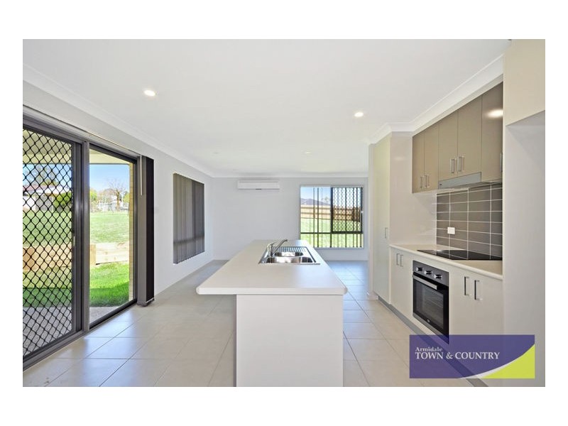 9 White Gum Place, Guyra NSW 2365