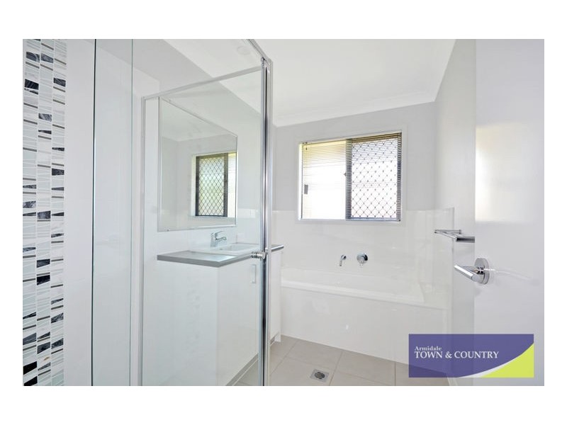 9 White Gum Place, Guyra NSW 2365