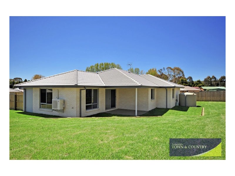 9 White Gum Place, Guyra NSW 2365