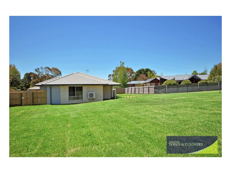 9 White Gum Place, Guyra NSW 2365