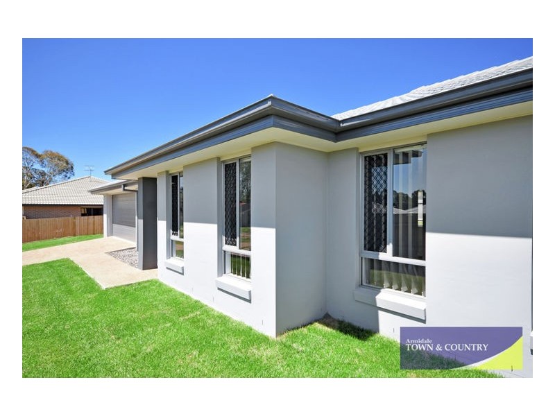 9 White Gum Place, Guyra NSW 2365