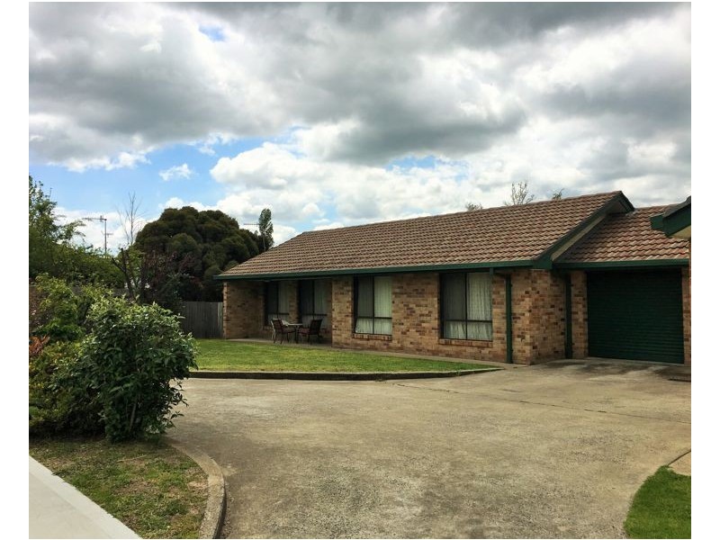 2/17 Sarah Place, Armidale NSW 2350