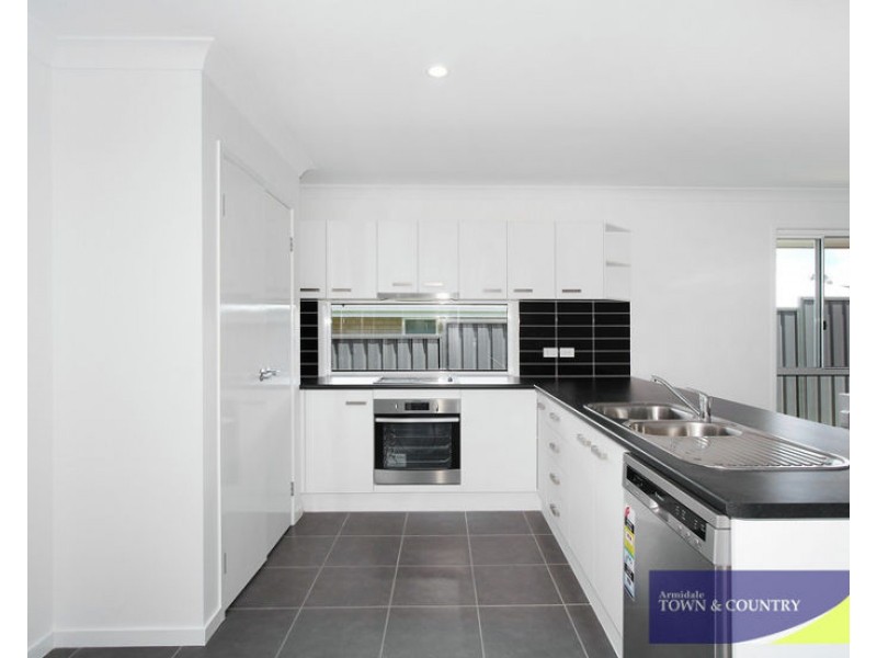 2/20 Schaefer Drive, Armidale NSW 2350
