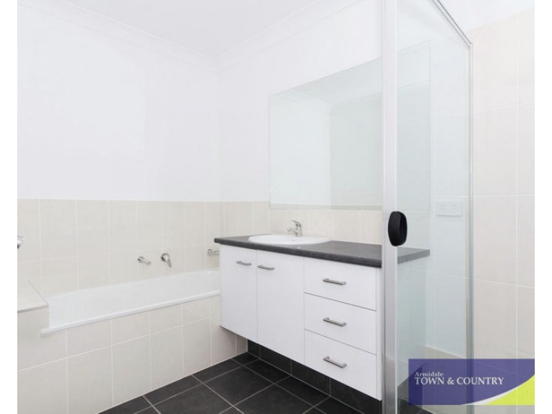 2/20 Schaefer Drive, Armidale NSW 2350